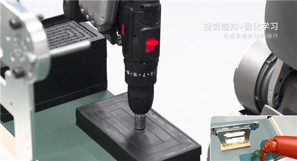 用人形机器人拧螺丝：一汽-大众将打造超级无人汽车工厂