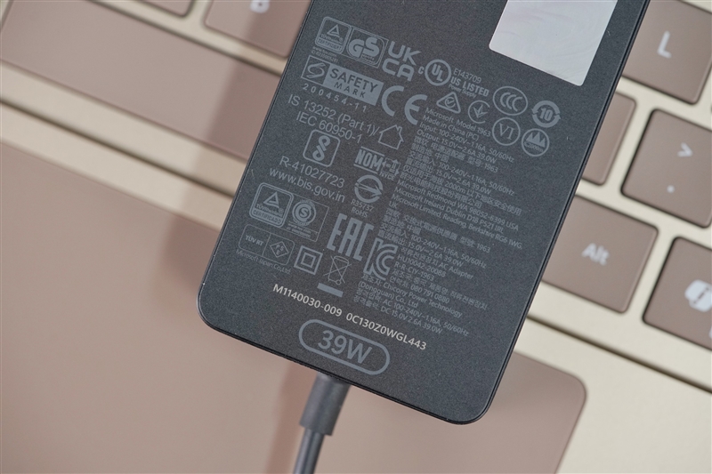 22小时续航！微软Surface Laptop 第7版评测：骁龙X Elite性能胜过同功耗的x86处理器