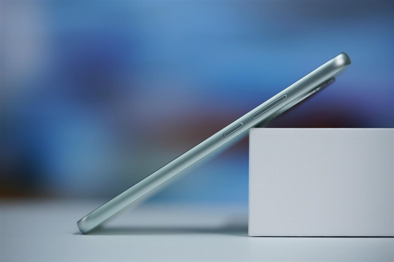直屏版耐用战神OPPO A3评测：贴膜带套啥的都可以省了