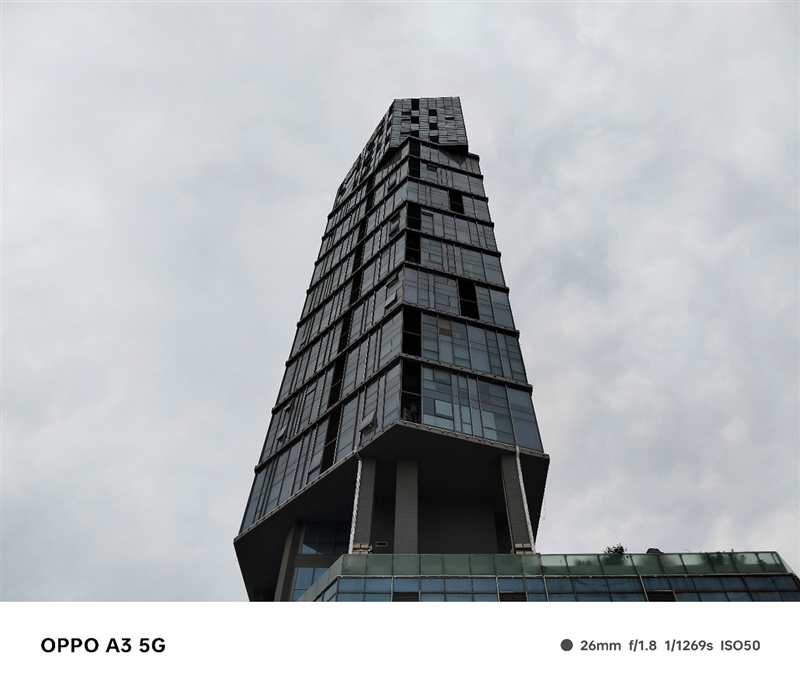 直屏版耐用战神OPPO A3评测：贴膜带套啥的都可以省了