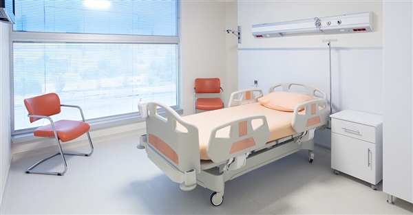 随手拍死蛾蚋 男子被迫摘除眼球:出现了绿脓杆菌感染症状