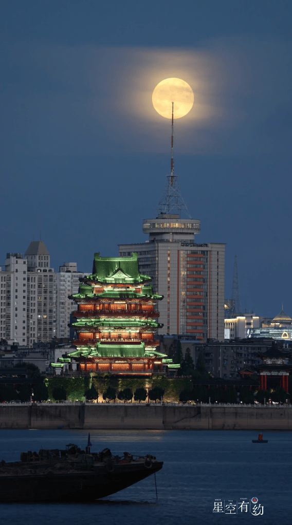 星空有约丨今年首个“超级月亮”现身夜空，你看见了吗？ 