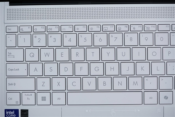 首发酷睿Ultra 200V系列处理器!华硕灵耀14 Air 2024图赏
