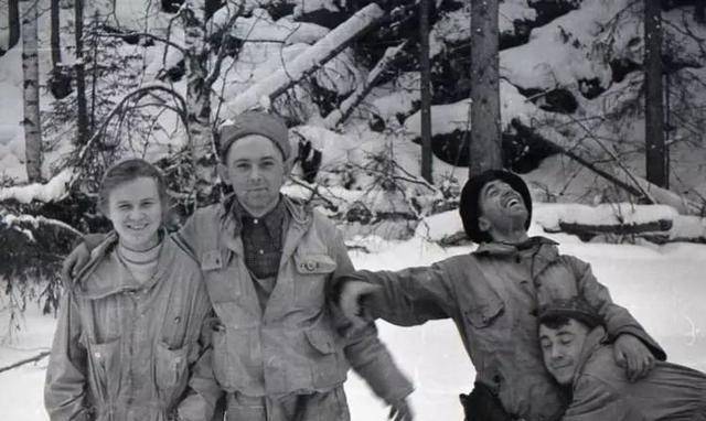 1959年，前苏联登山队离奇死亡,体内辐射严重超标,赤脚在雪地奔跑