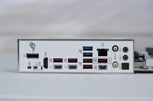 超频从未如此简单!华硕ROG STRIX Z890-A GAMING WIFI S吹雪主板图赏