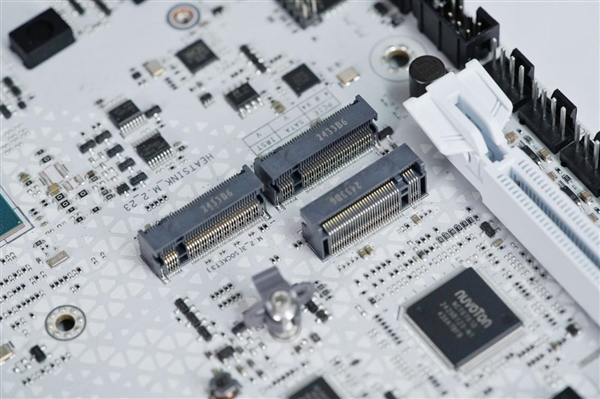 超频从未如此简单!华硕ROG STRIX Z890-A GAMING WIFI S吹雪主板图赏