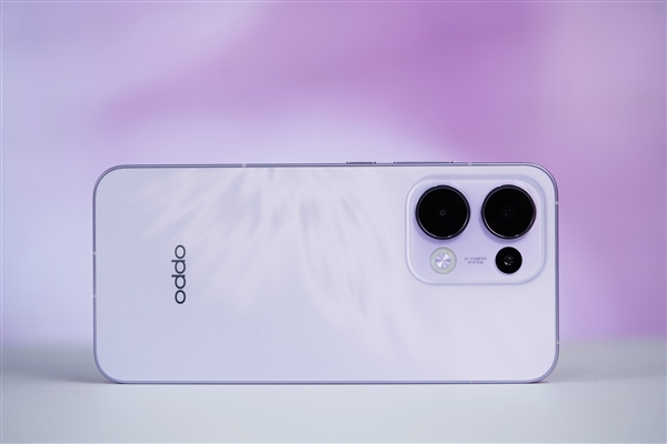 翅膀纹理灵动吸睛！OPPO Reno13图赏