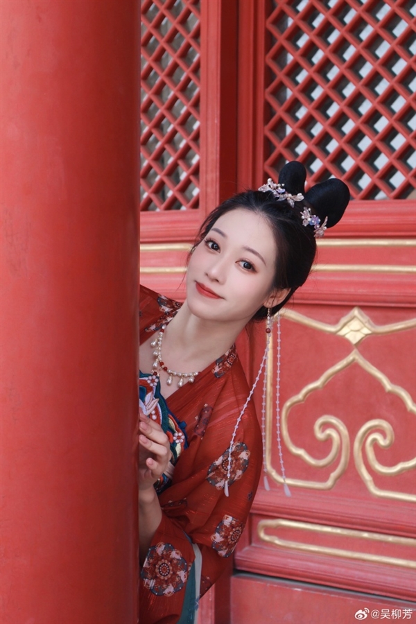 粉丝量超630万!体操冠军网红吴柳芳开通微博 晒美照大量网友支持