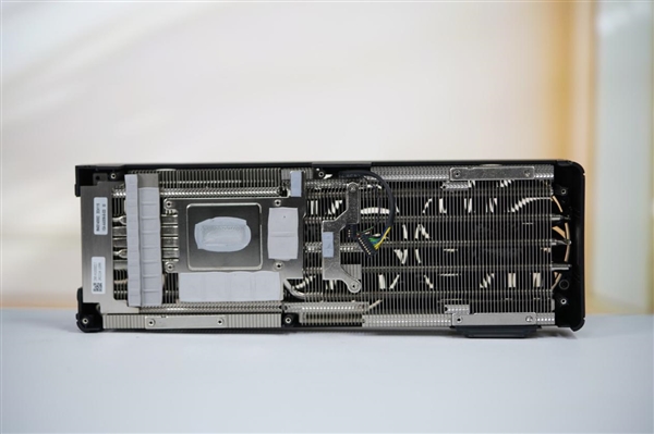 迄今最强锐炫B580！蓝戟锐炫B580 Photon 12G OC显卡图赏