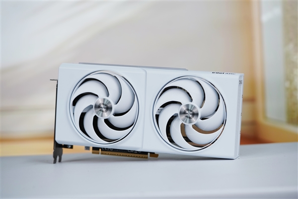 纯白双风扇!傲世追日Intel锐炫B580 OC显卡图赏