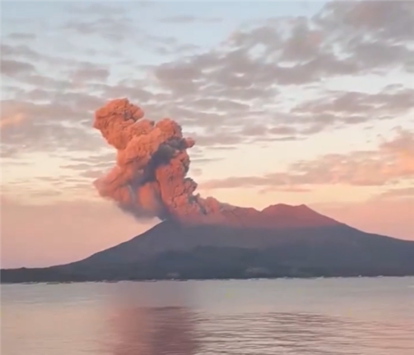 夏威夷一火山喷了3天:大地仿佛裂开一般