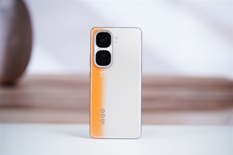 全球首款天玑9400游戏机iQOO Neo10 Pro全面评测:144帧丝滑玩《星铁》真香!