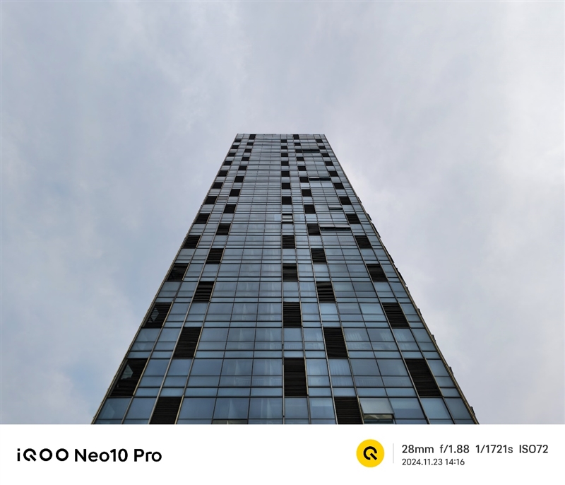 全球首款天玑9400游戏机iQOO Neo10 Pro全面评测:144帧丝滑玩《星铁》真香!