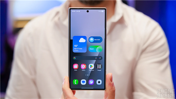三星Galaxy Z Fold7图赏：全球最轻大折叠 比iPhone 16 Pro Max还要轻