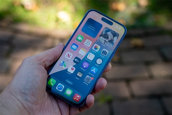 苹果搞定量产问题！iPhone 17 Pro将首发屏幕抗刮抗反射涂层