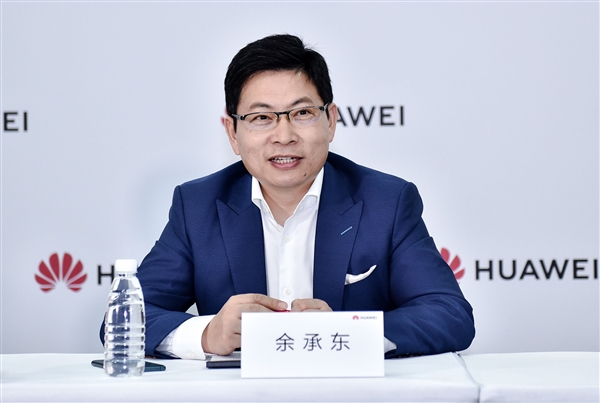余承东回应鸿蒙是安卓套壳说法：未来全中国甚至全世界终端都能跑鸿蒙 三分天下必有其一