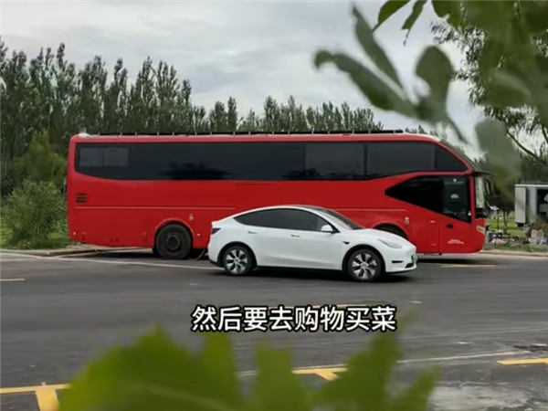 一家四口买“大巴房车”环游大半个中国：车内24平方 两室一厅一厨一卫