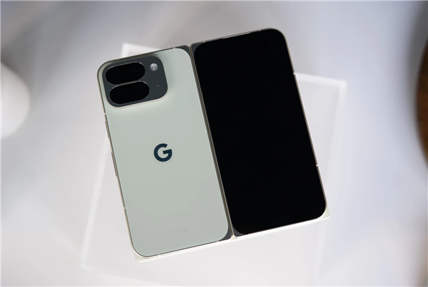 全球首款防尘折叠屏！谷歌Pixel 10 Pro Fold发布：12900元起