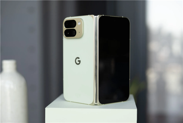 全球首款防尘折叠屏！谷歌Pixel 10 Pro Fold发布：12900元起