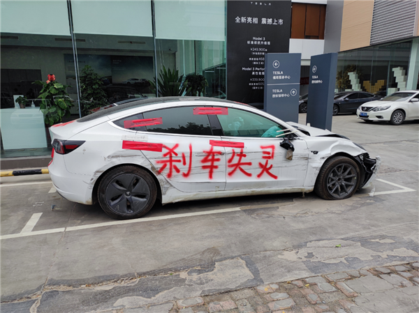 历时4年终赢特斯拉！车顶维权女车主：我胜诉后几百人的维权群沸腾了