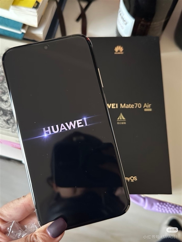 系列史上最薄！华为Mate70 Air标配12GB内存：11月6日预售
