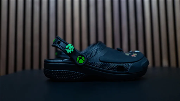 行走的手柄！微软推出限量版Xbox洞洞鞋：要价约570元