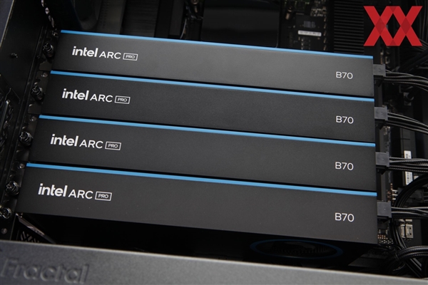 Intel锐炫Pro B70四卡并联首测！功耗达720W