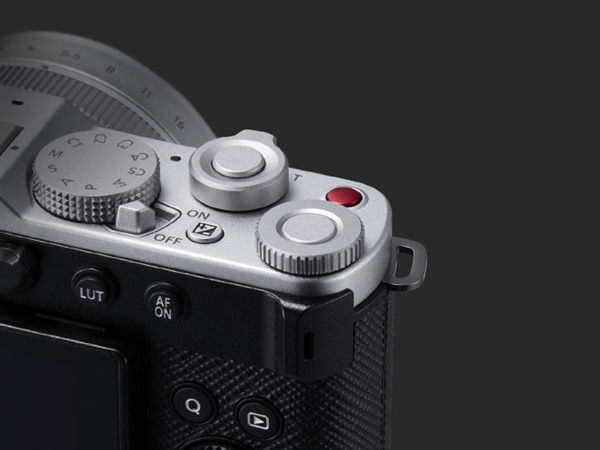 松下LUMIX L10发布：GH7同款CMOS 支持无裁切4K/120p视频