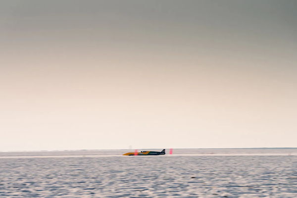 653km/h人飞魂追！氢动力车陆地速度纪录被刷新