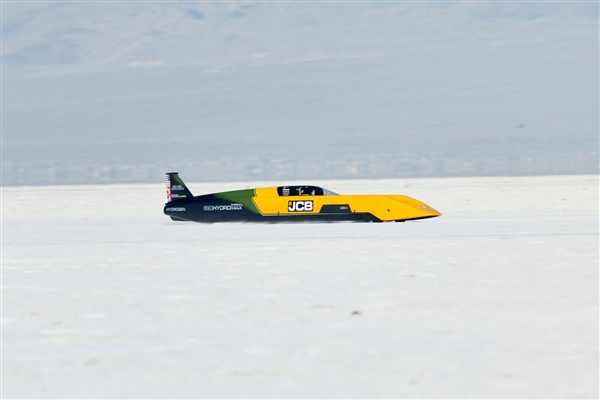 653km/h人飞魂追！氢动力车陆地速度纪录被刷新
