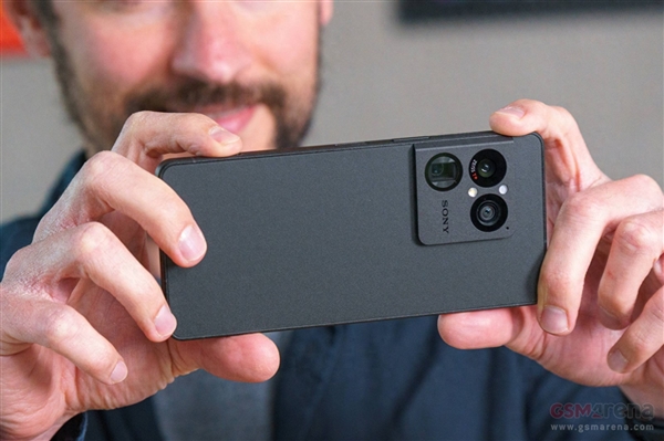 索尼：万元旗舰Xperia 1 VIII卖爆 SD存储卡槽+3.5毫米耳机孔是推力