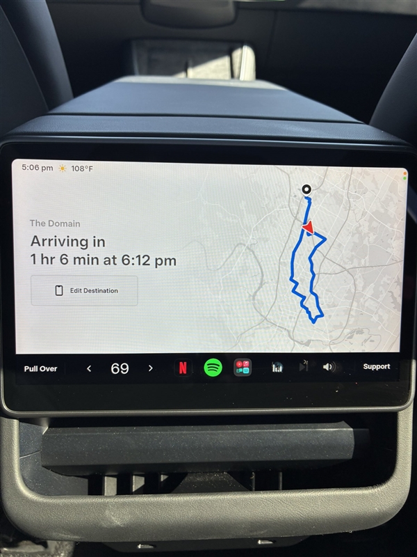 特斯拉Robotaxi接连翻车：2.3英里路程要开66分钟 铁粉乘客半路下车改叫Uber