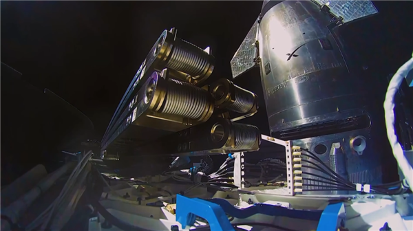 SpaceX星舰地球轨道飞行提前结束 溅落时剧烈爆炸火光冲天